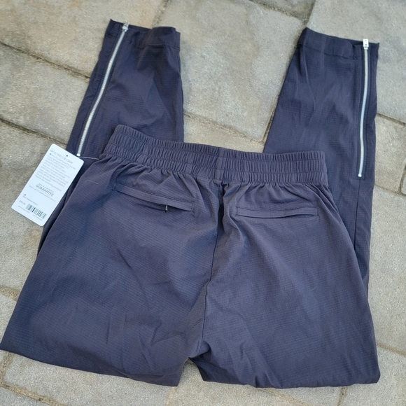 NWT Athleta Mod Trekki Zipper Crop Pant 4 - Picture 5 of 10
